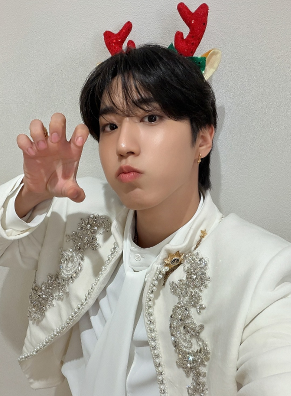 SEUNGM1NE's tweet image. Han &amp;amp; Felix selca for Holiday countdown Advent Calendar 🥰