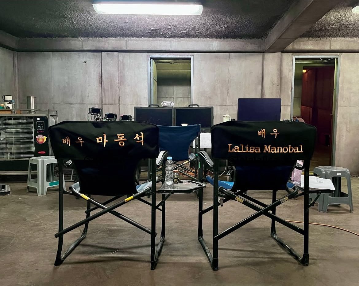 TrikruLexaWoods's tweet photo. It's written 'Lalisa Manobal' just like her own merch but a Blink would look you dead in the eye and argue that it should be spelled 'Manoban' instead https://t.co/DpS39DW07d