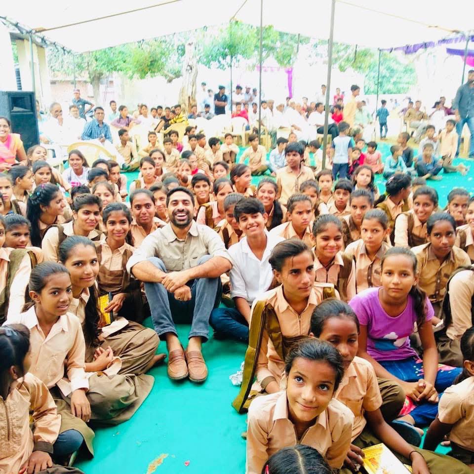 JitendraNaruk13's tweet image. राजस्थान विश्वविद्यालय के पूर्व छात्रसंघ अध्यक्ष एवं शाहपुरा, जयपुर के लोकप्रिय विधायक श्री मनीष यादव जी को जन्मदिवस की हार्दिक बधाई एवं शुभकामनाएं l 

ईश्वर से आपके स्वस्थ, सुखी एवं दीर्घायु जीवन की कामना करता हूँ| @ManishYadavIn