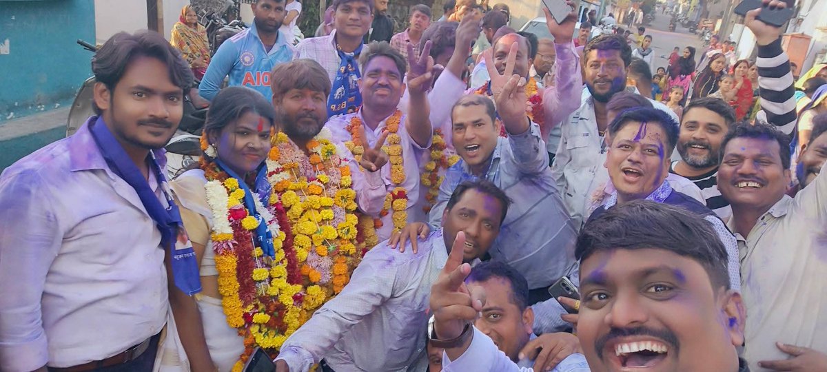 RajeshMeshram21's tweet photo. #महाराष्ट्र_नगरपरिषद_चुनाव_मे_बसपा_के_8_उम्मेदवारोकी_जीत_हुई 
👍👌🙏🌹 💪🐘🐘🐘🐘💪💐💐💐✌️
 
(1) नागपूर - कामठी - 3 
(2) चंद्रपूर - भद्रावती -1 मंगेश सोनुलकर
(3) गोंदिया - 2 सुनील भरने और स्नेहा गडपायले
(4) बारामती - 1 कु. संघमित्रा काळूराम चौधरी
(5) यवतमाल - 1 विपुल खोब्रागडे https://t.co/kS6LeTmekA