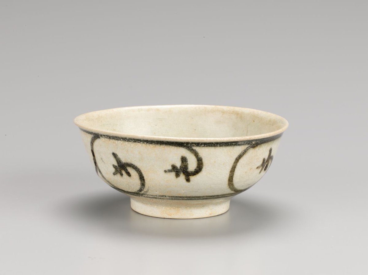 本日皆さんにご紹介するのは、タイ北部のカロン窯で15世紀に作られたお