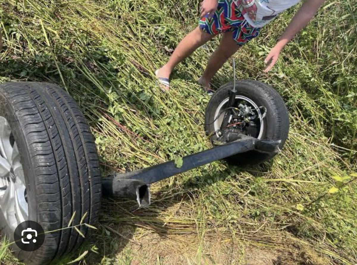 RatuMofokeng's tweet image. It’s all fun and tech until you lose your entire chassis doing 120km/h