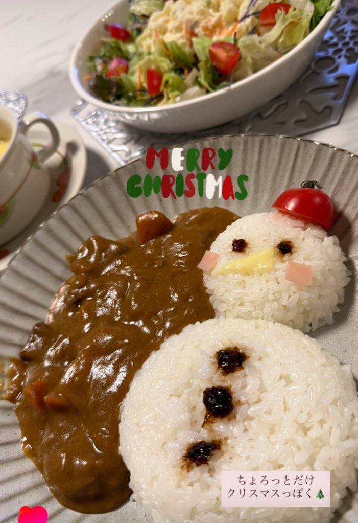 ちょっと早めのメリクリ🎅✨

我が子はクリスマスコーデ
させられてお出かけ🧸🎄

#くまのしっぽ ずっと
気になっててやっと行けた✌️

店内もすごく可愛くて
お菓子もケーキも美味しかった💕

ありものでちょっとだけ
クリスマスっぽいご飯☺️

世の皆様クリスマスご飯の
クオリティ高くなぁい？🥹