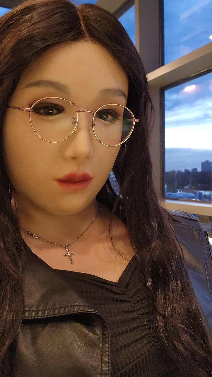 自己不斷地玩樂，不想受太多事情影響自己。可是每當我靜下來時，我看到香港這個地方越來越陌生，可知香港是我長大的地方，我突然有點兒感觸...
人在做，天在看，作惡的人你何時會得到報應呢？
#Femask​ #FemaleMask​ #crossdresser​ #偽娘​ #變裝​ #易服​ #女裝大佬​ #偽街 #フィメールマ