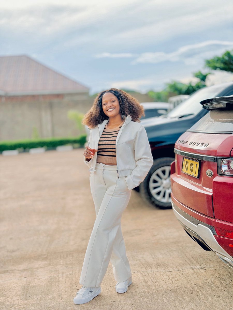 Tisaiwale paja this coming 25 we have a hit called simfukwe sung by wathu wathu lady aika ft mafia😂😂😂