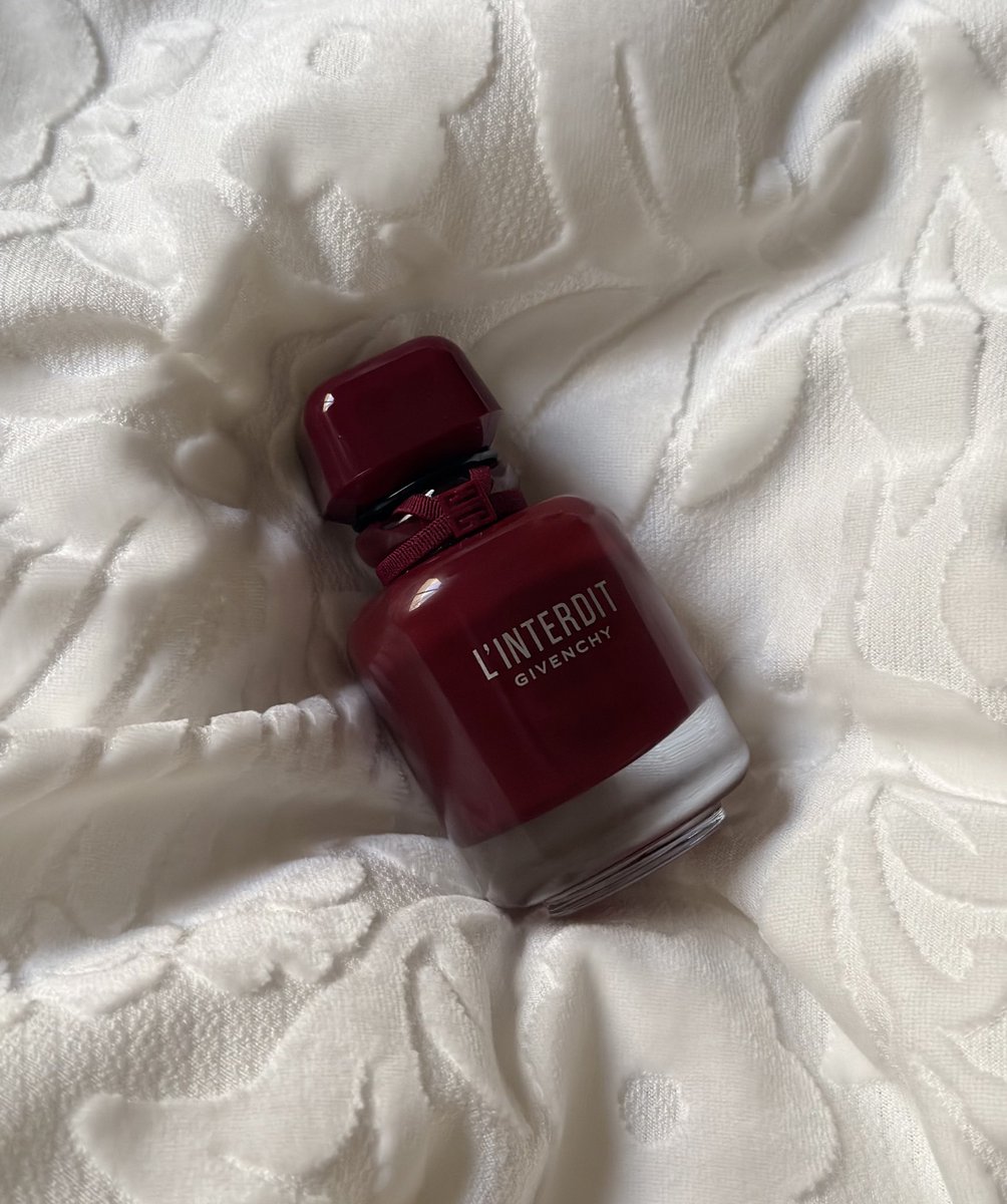 𝑭𝒍𝒐𝒓𝒂 tweet media