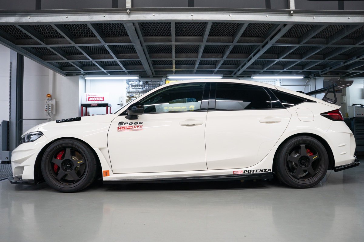 SPOONSPORTSjp's tweet photo. CIVIC FL5の次の進化として、サイド、リアのエアロを開発しており、いよいよ大詰めの段階です。詳細は近日発表予定です。

#honda #spoonsports #civic #fl5 https://t.co/DU6g6YS7ff