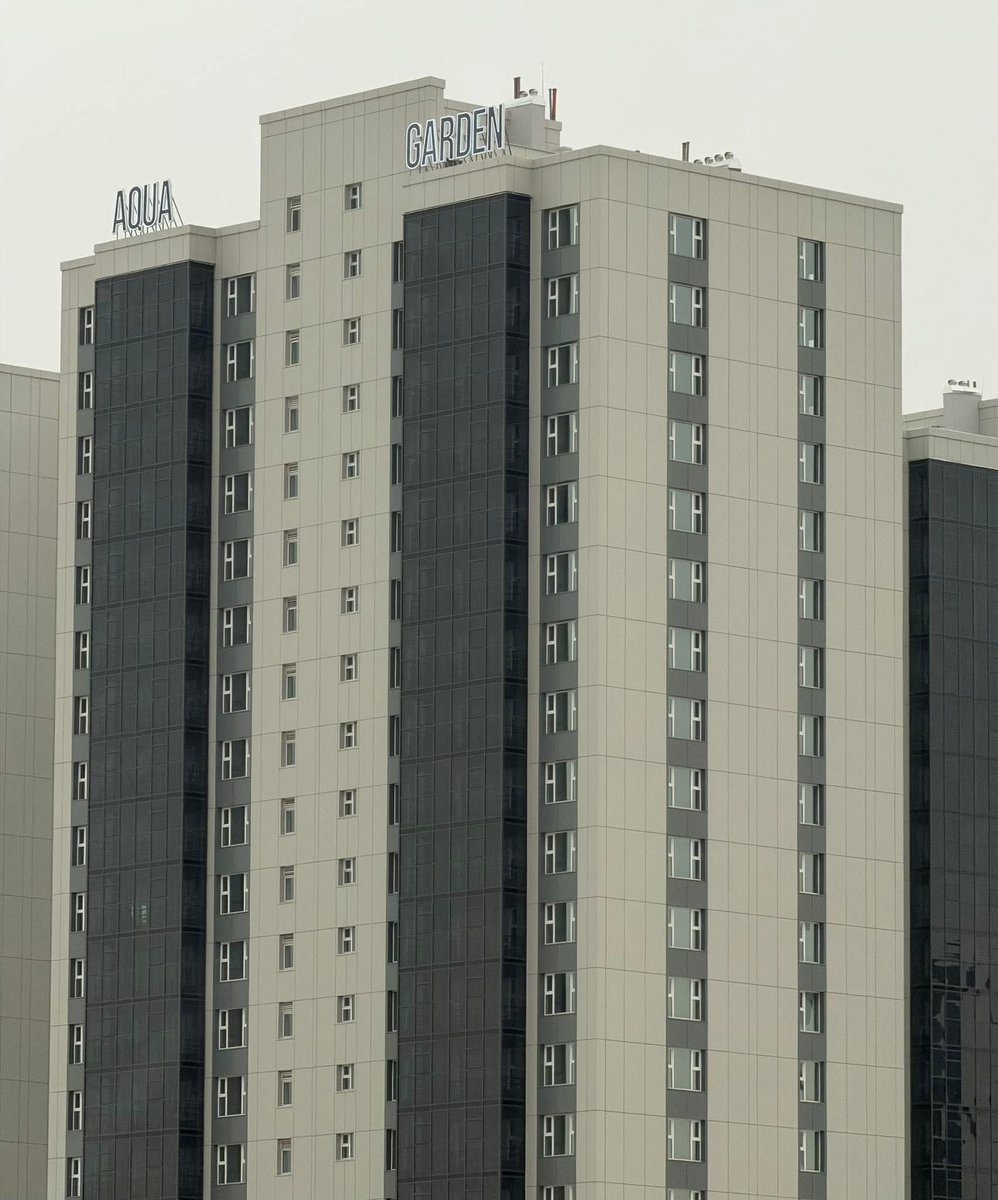 Enerell's tweet image. Усан паркын газар дээр хотхон бариснаа Aqua Garden гэшшш өдөөд байх юмаа