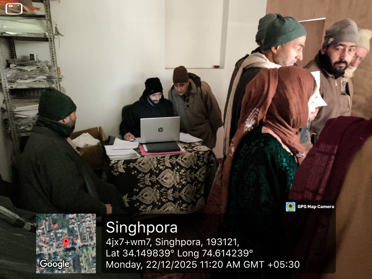 SheikhUmer46299's tweet photo. The Department of Food Civil Supplies is conducting a special awareness drive to inform &amp; teach consumers how to use the Citizen Login of the SMART PDS to avail various facilities from their home at Singhpora Headquarter
@FCSCA_Bla 
#SushasanSaptah2025 
#PrashasanGaonKiOre https://t.co/4OybUjwfTq