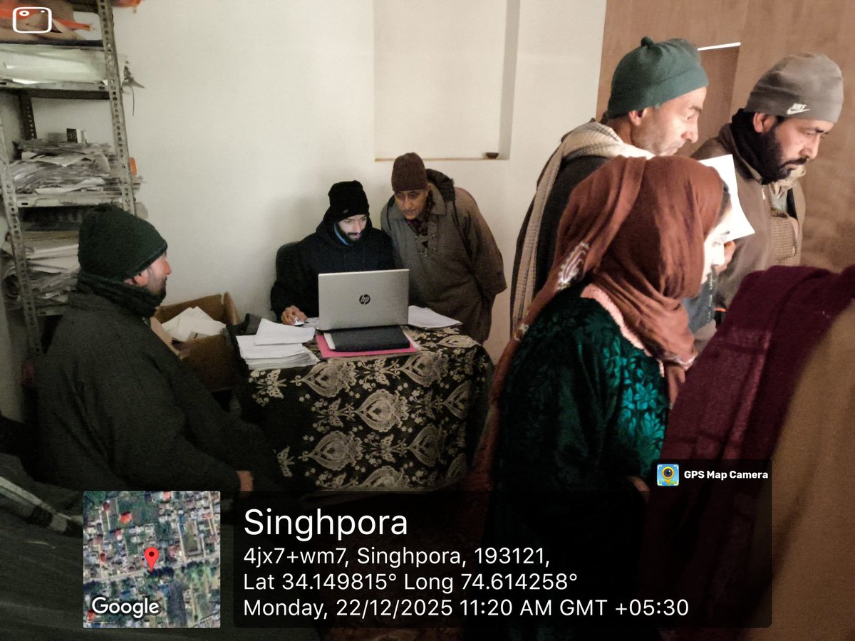 SheikhUmer46299's tweet photo. The Department of Food Civil Supplies is conducting a special awareness drive to inform &amp; teach consumers how to use the Citizen Login of the SMART PDS to avail various facilities from their home at Singhpora Headquarter
@FCSCA_Bla 
#SushasanSaptah2025 
#PrashasanGaonKiOre https://t.co/4OybUjwfTq