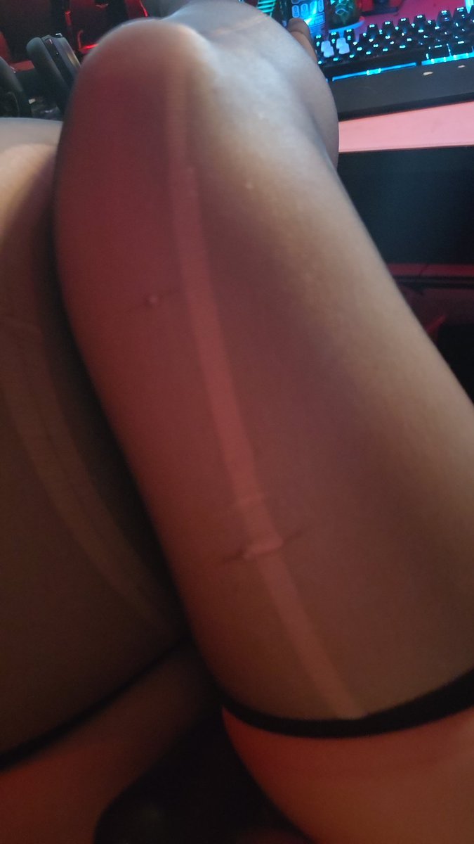 Thick thighs problems 

#nsfwtwtًً