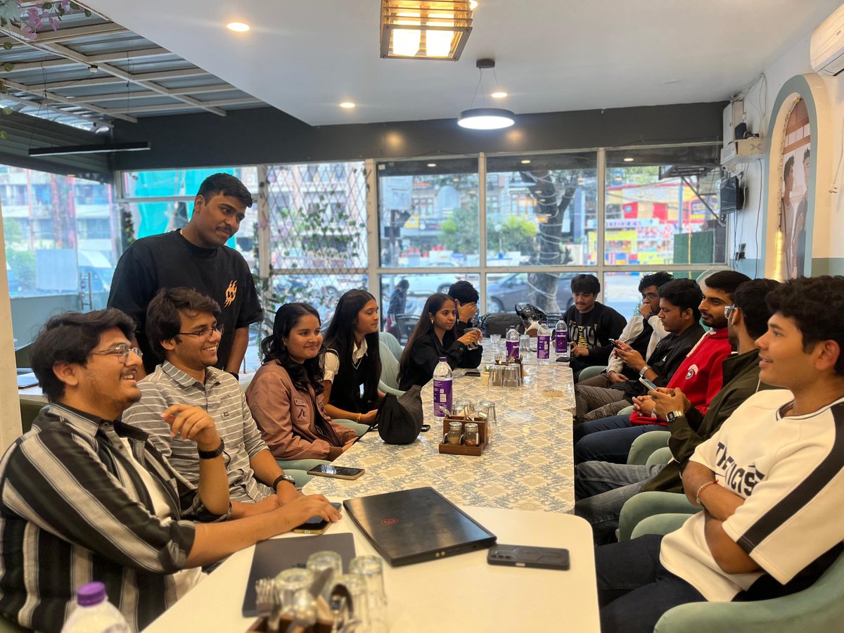 unknown_bird27's tweet photo. BHOPAL SHOWED UP 🔥
RLUSD Multichain Party was packed with top-tier Web3 devs, designers, creators &amp; community builders.
Massive shoutout to @akshansh for hosting such a fire event 🚀👏 https://t.co/7s8qAO1CWq