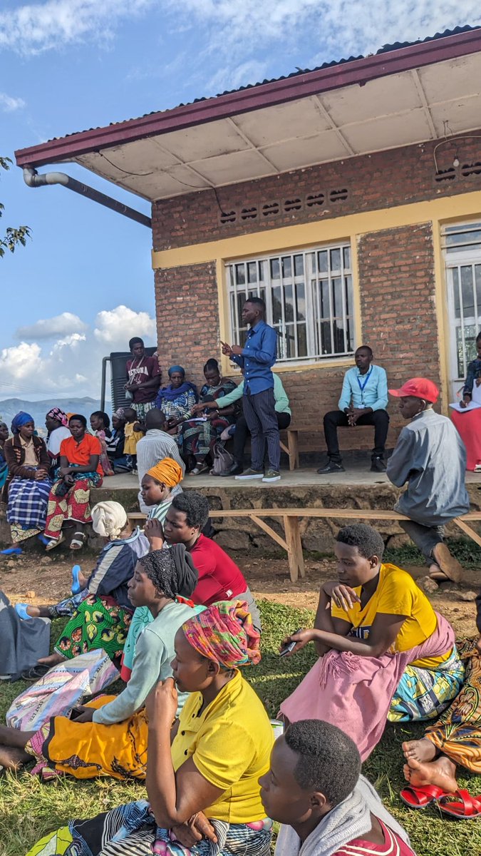 urphsa's tweet photo. Such a privilege to join @RBCRwanda in an integrated community awareness campaign on prevention of Schistosomiasis STH and other NTDs in highly endemic districts, reaching-out community at risk, including workers in tea plantations.
#EndNTDs2030
#URPHSAinAction https://t.co/5eWiVBsB9L