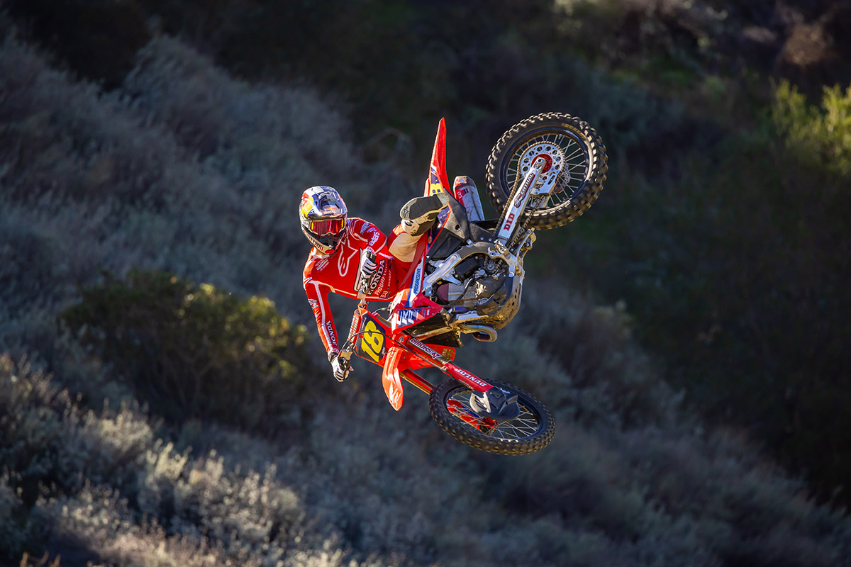 El vigente campeón de AMA Pro Motocross y SuperMotocross, Jett Lawrence, sufrió una fractura en el tobillo y pie derechos tras una caída entrenando en Florida. <a href="/HondaMotosES/">HondaMotorEuropeES</a> <a href="/HondaRacing_US/">Honda Racing US</a> <a href="/HondaRacingGLB/">Honda Racing Global</a> <a href="/Jettlawrenceee/">WEAVE ME UP</a> @jettlawrence
moto1pro.com/enduropro/actu…