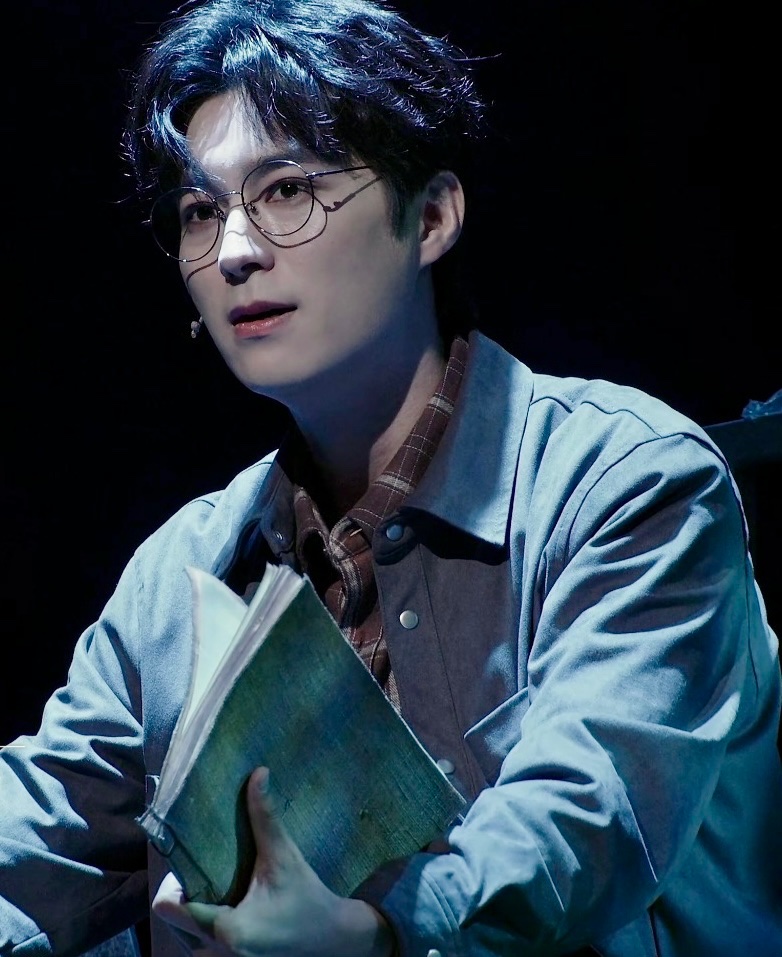 세상사람들보세요
드디어무대동배박제가떴어요‼️‼️