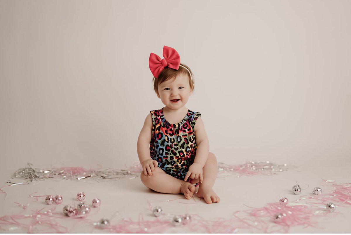 It’s crazy how much my life has completely changed since tweeting this. For example here’s a couple of my baby’s first birthday pics. I’m so lucky to be her mama. 😭🩷