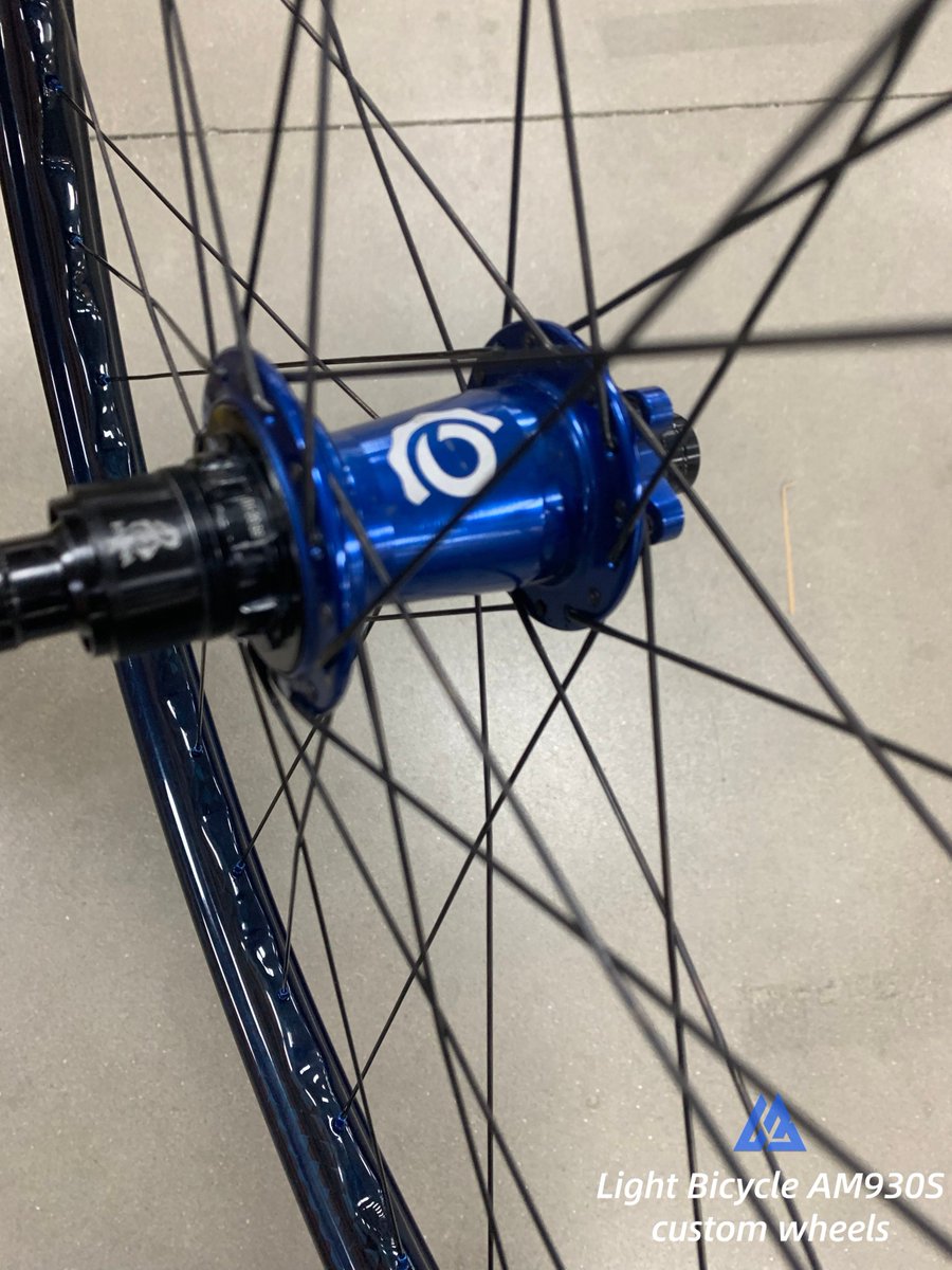 LIGHT-BICYCLE 27.5インチ カーボンホイール LIGHT-BICYCLE 27.5インチ カーボンホイール