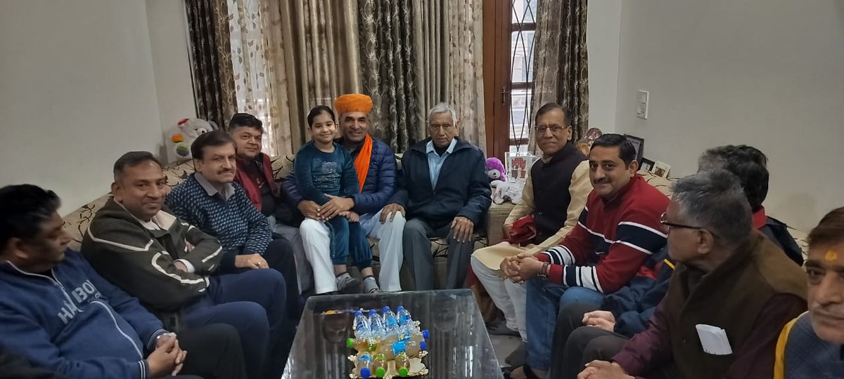 SPrakashBjpDel's tweet photo. कल दिनांक 21 दिसंबर 2025 (रविवार) को विजय नगर सिंगल स्टोरी स्थित RWA की बैठक में शामिल होने का अवसर मिला।
बैठक के दौरान क्षेत्र के सम्मानित निवासियों द्वारा स्थानीय समस्याओं, नागरिक सुविधाओं और विकास से जुड़े विभिन्न मुद्दों पर विस्तार से चर्चा की गई। सभी सुझावों और मांगों को गंभीरता से सुना गया तथा उनके शीघ्र समाधान हेतु संबंधित विभागों से समन्वय कर आवश्यक कदम उठाने का आश्वासन दिया गया।
जनसंवाद के माध्यम से क्षेत्र के समग्र विकास के लिए हम निरंतर प्रतिबद्ध हैं।
#Timarpur #VijayNagar #RWA #JanSamvad #VikasKeLiyeSankalp

@narendramodi @JPNadda @NitinNabin @AmitShah @PavanRanaRSS @gupta_rekha @Virend_Sachdeva @ManojTiwariMP @drukchaudhry @BJP4Delhi @BJP4India