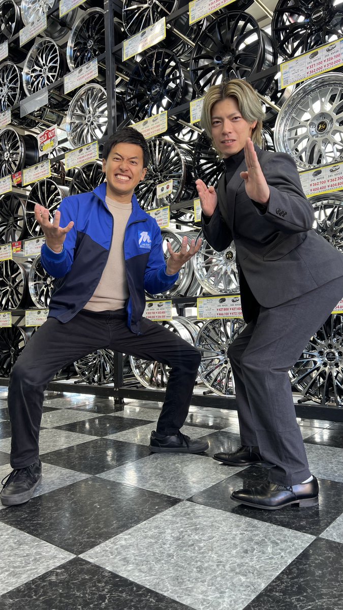 タイヤホイール、車高調交換はカーポートマルゼンで！！！

年末のご挨拶に伺いました🙌