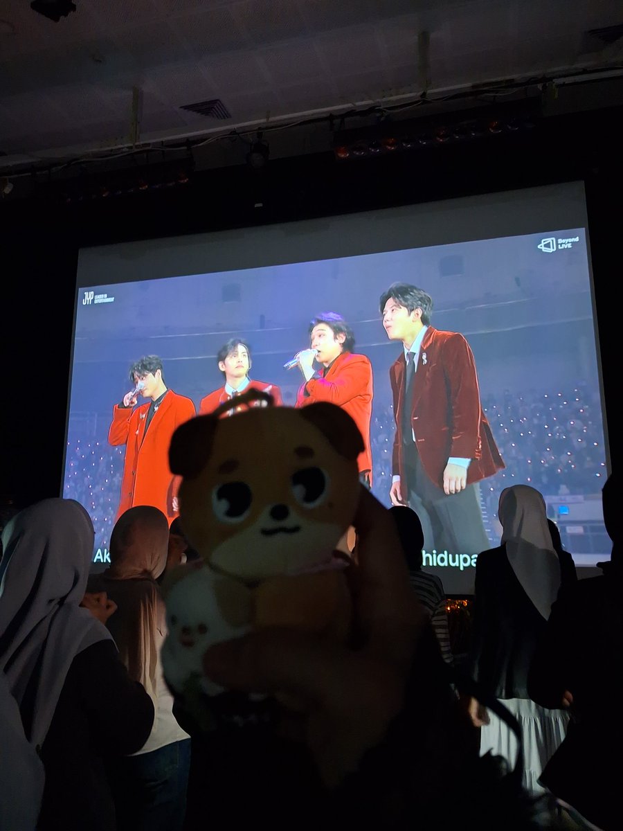 Insar708's tweet image. Sangat amat berterimakasih kepada penyengalara acara nobar day6 tps  @JaDiinProject  dan panitia , dan teman yg sudah memeriahkan venue tempat nobar asli kalian keren bangett . @niar  @ryeinpeach . 
Tenang teman yg lain saya akan posting bbrapa moment d bawah ini,