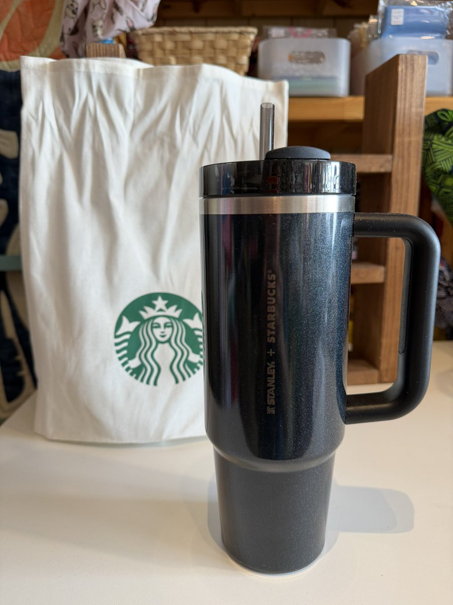 いやはや、
気になっていたタンブラー
プレゼントして頂きました。

超嬉しい限りでして。
*\(^o^)/*

#starbucks 
#birthday 
#stanley 
#古本新乃輔