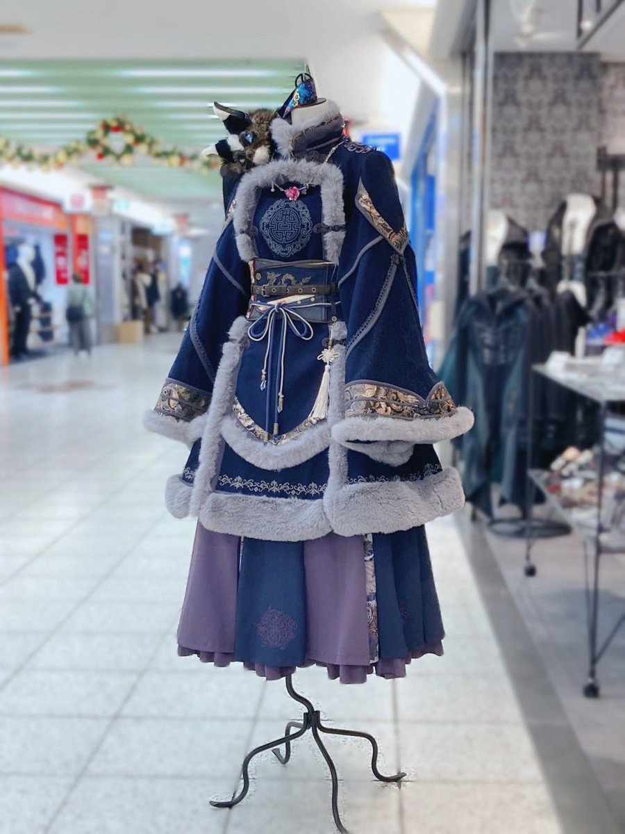 こんにちは #名古屋 店です🔆 寒い日におすすめのコーデ⛄️ ・雪蜜跡