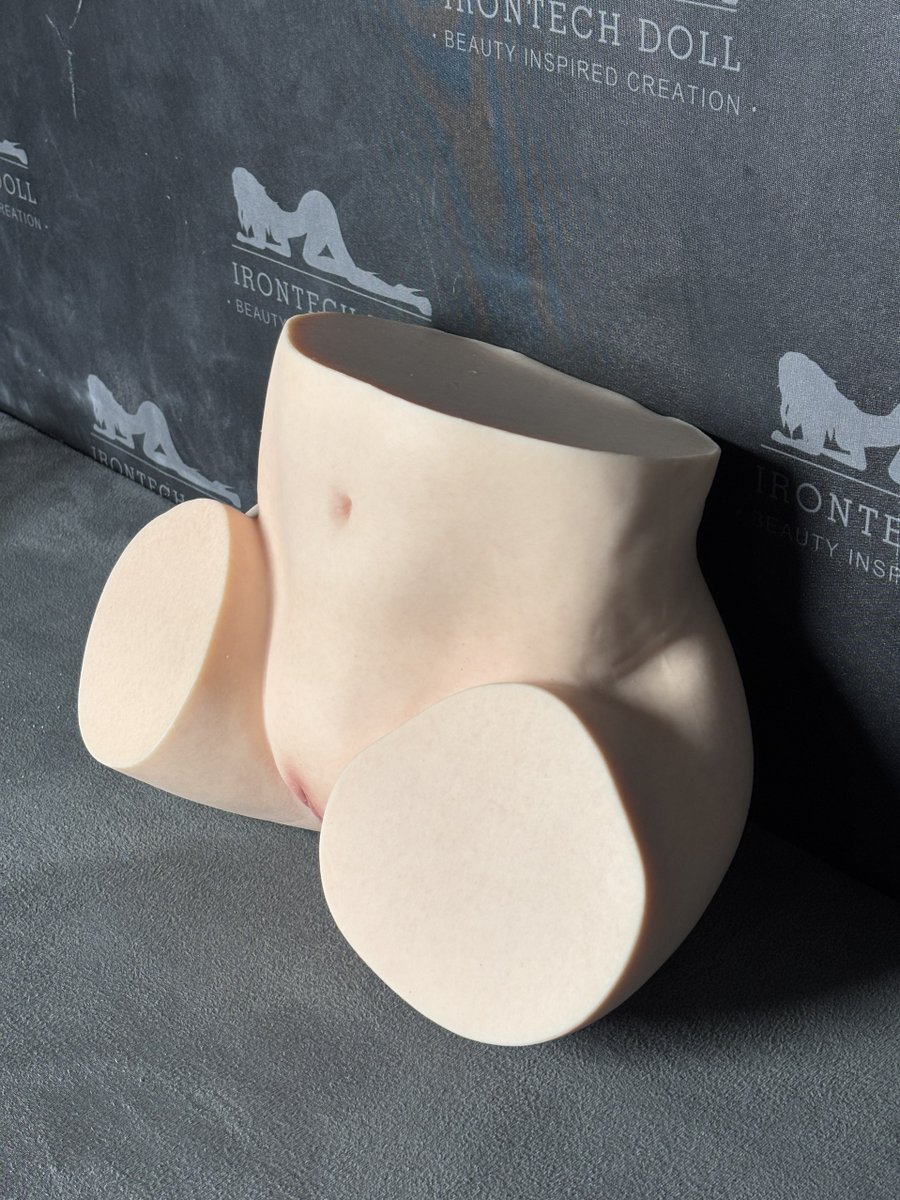 RealLady_Yogurt's tweet photo. SG-RT-001 Lexi is a torso created by a natural person and is a 1: human proportion. Lexi is made from high-grade silicone and is soft to the touch. https://t.co/poYgfC6VoO