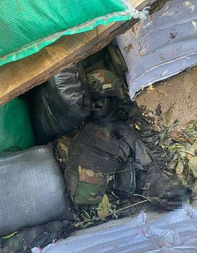 ArmyHonor's tweet photo. Why doesn’t Hun Sen order Cambodian soldiers to come and retrieve the bodies?

#ThailandCambodia https://t.co/bwumhNunCf