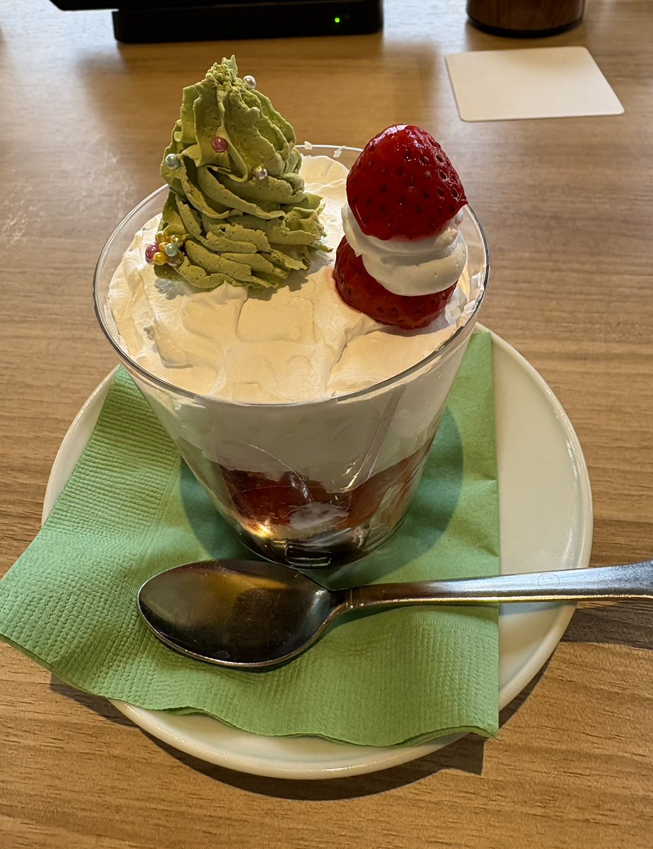 coitsu's tweet image. ランチは冬限定メニュー
カキフライ
蟹とエノキのふわふわ玉子とじ丼
クリスマスパフェ（╹◡╹）

#よみうりランド花景の湯
#yomiurilandkakeinoyu