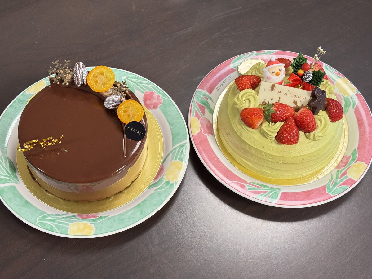 y_cls2's tweet photo. 週末に夫の実家にてクリスマス会でした🎄🎂💖💖 シャンドワゾーとアンシピット🌟
どちらもとても美味しかったし今年もクリスマスを感じられてよかった🥰3日後には帰省からの里帰りでしばらく会えなくなるから寂しくなるけど頑張ってね〜とエールもらって帰ってきた🌟もうすぐ今年も終わりかあ🥺 https://t.co/azufwJuB9O
