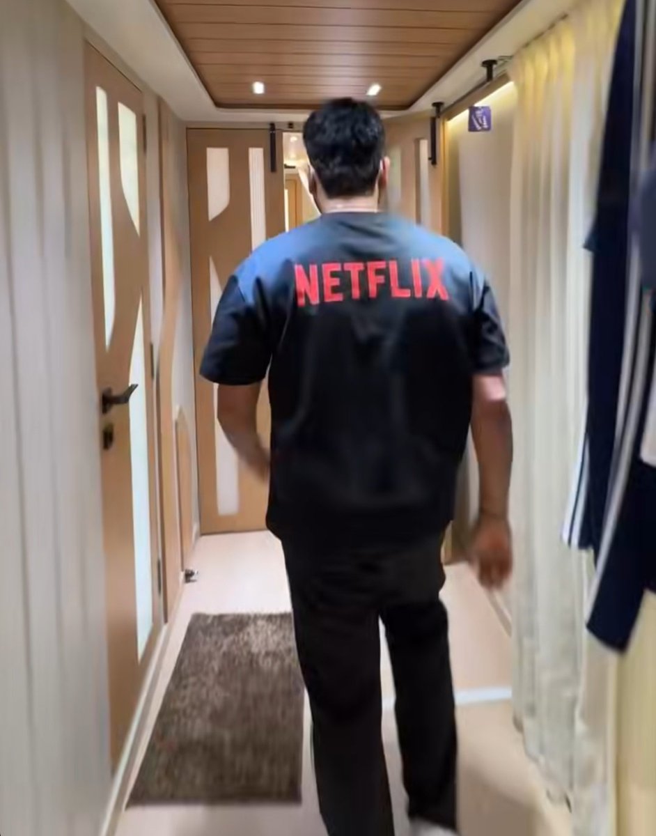 AkashAgrawal_1's tweet photo. 🚨 BREAKING: WHAT IS HE COOKING?🚨

​GUESS WHO just dropped this on their story? 🤯
Walking onto a set, Netflix branding, high-production vibes.

​I have a feeling this is going to break the internet when the trailer drops. That walk is too iconic. 🧢🐐
​Drop your guesses below! 👇
​#NetflixIndia #CricketTwitter #TheGrandReveal #ComingSoon