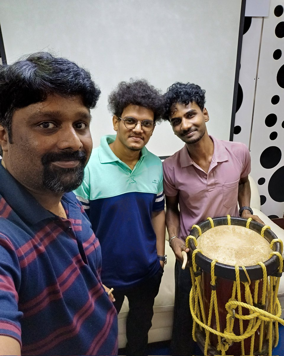 rjsoundstudios's tweet photo. Inside the studio: Song recording session for Mahayugam (Tamil movie) with Aakash, Sreekumar Ettan, and the team.

#recordingsession #RJSoundStudio #chalakudy https://t.co/AJ8Ogmomga