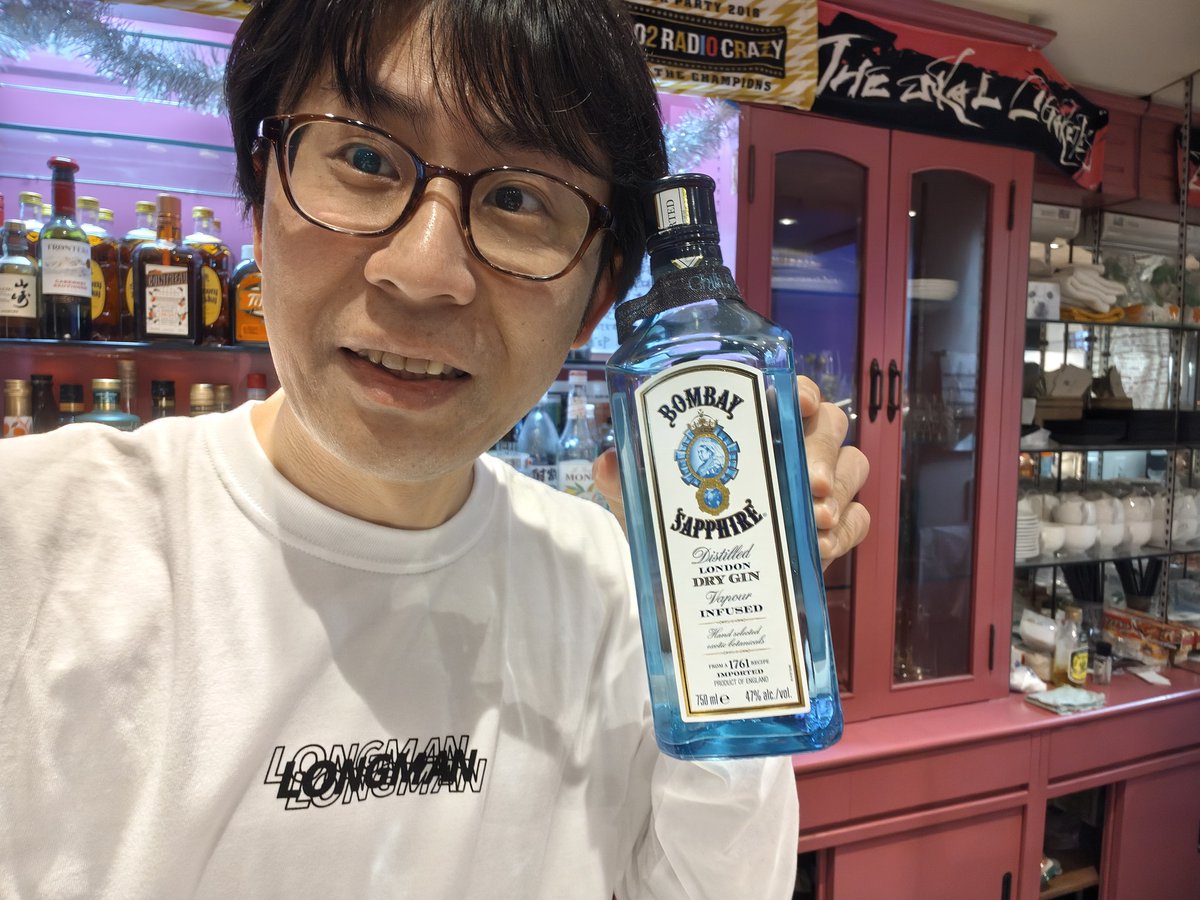 rocknrolla_dan's tweet image. ロクロラ梅田オープン！
だんちゃん立ってます！
夜はすなおと交代！

いよいよ今年も終わり…もう平日感も薄いし仕事終わりどんどん飲んでいきましょー！
ロクロラ納めもお待ちしてます！

#AtomicSkipper #古墳シスターズ #RAINCOVER 余韻飲みもぜひ！