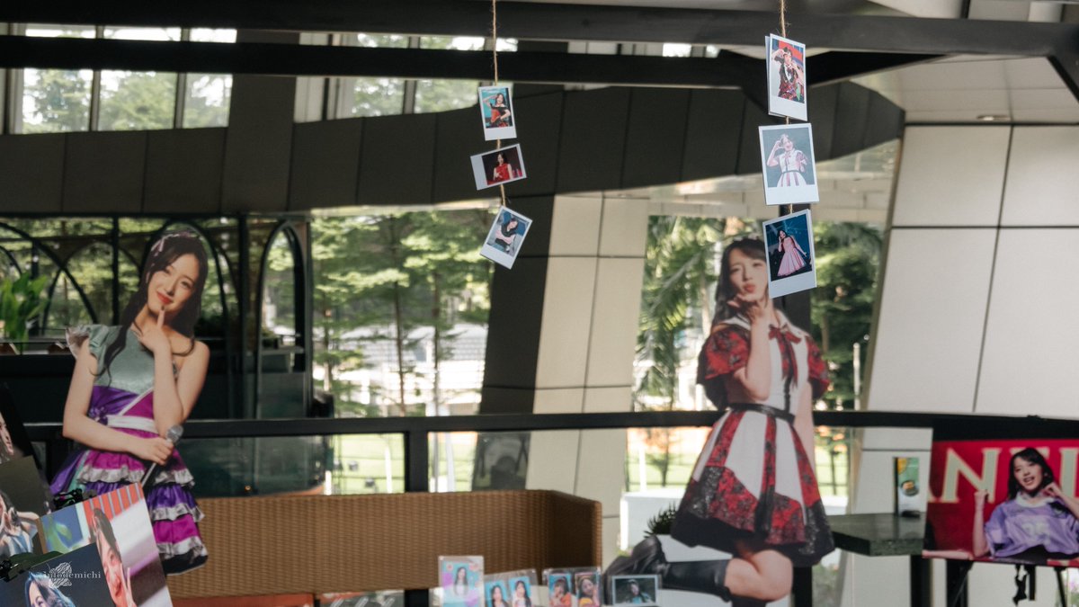 Siang ini, datang ke café event #two_souls_one_rhythm dari <a href="/myuniverse1216/">𝐦𝐲 𝐮𝐧𝐢𝐯𝐞𝐫𝐬𝐞.</a> &amp; <a href="/AzureAster16/">Aster Azure</a> 🌸🌼

My twin sisters look so cute and precious in these photo frames. #HappyDesDenDay once again <a href="/Daisy_JKT48/">Desy Natalia</a> <a href="/Danella_JKT48/">Dena Natalia</a>! ✨♊️