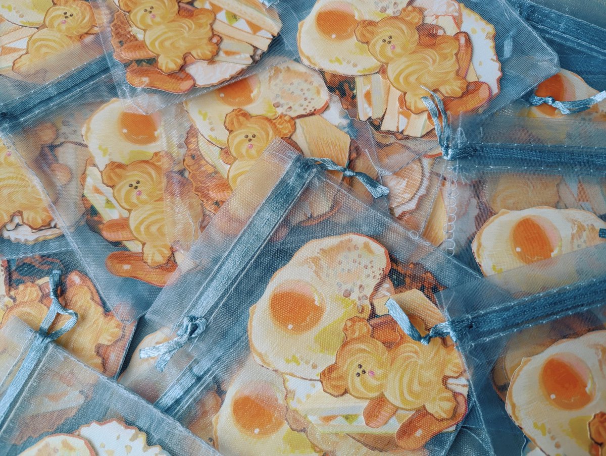 ダイカットシールも刷り上がりました！ こんな感じで袋に詰めて本と