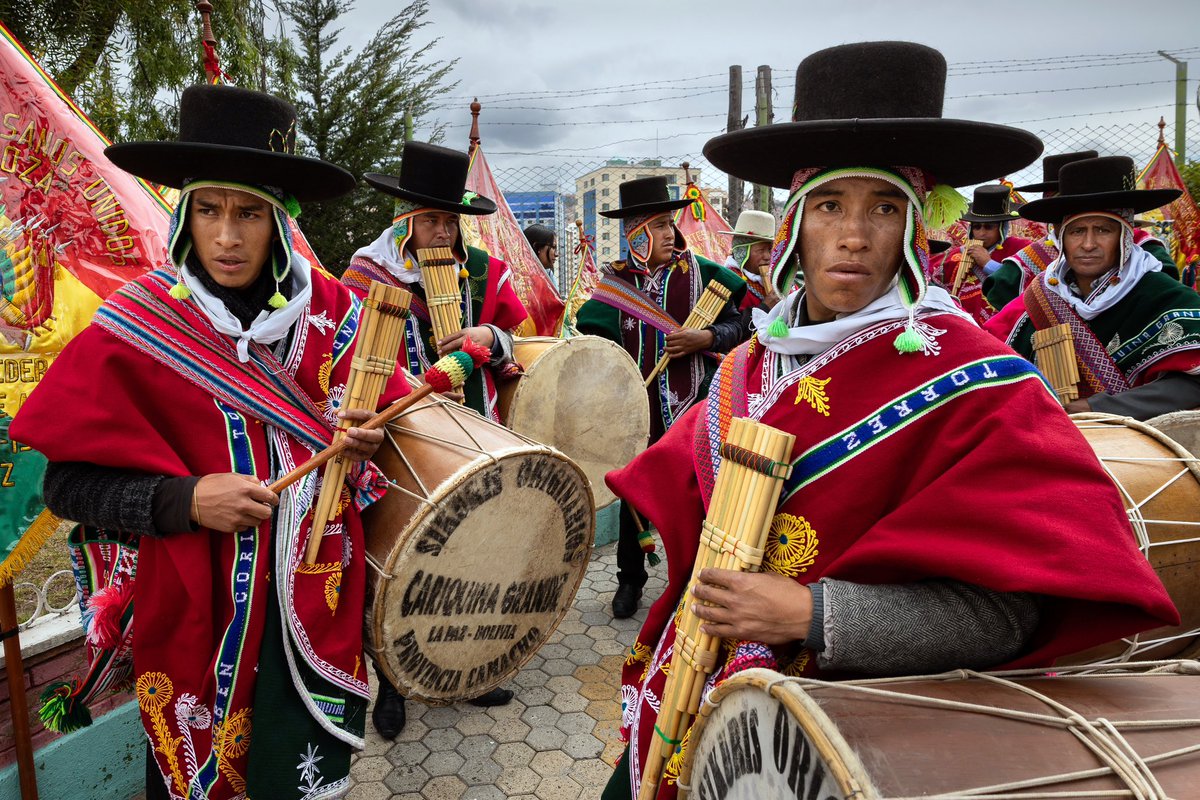 MicNovotny's tweet photo. The Illapacha de los Andes celebration at the Mirador de Laikakota in La Paz, Bolivia on December 21, 2025. Illapacha is a summer-solstice celebration tied to the first sowings, the coming rains, and the renewal of fertility for the year ahead. https://t.co/svm6KUphVb