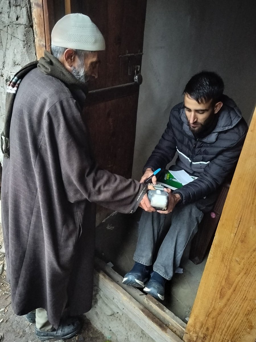 tsoboniyarb's tweet photo. The Department of Food, Civil Supplies &amp; Consumer Affairs organized an outreach awareness programme to support citizens in eKYC completion and public grievance redressal, enabling easy access to essential services from their homes. @FCSCA_Bla
Location: Upper Gantmulla( Narvaw) https://t.co/W0APro6mVQ