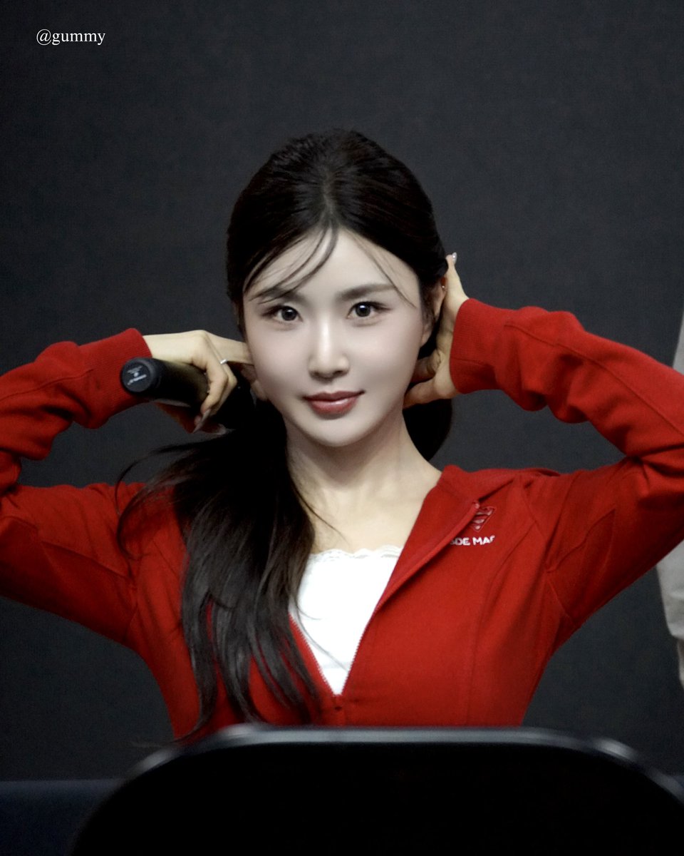 bg_unalee's tweet photo. 251221 메이크스타 대면팬싸
#브브걸 #BBGirls #유나 #YUNA https://t.co/DusJpQop2k