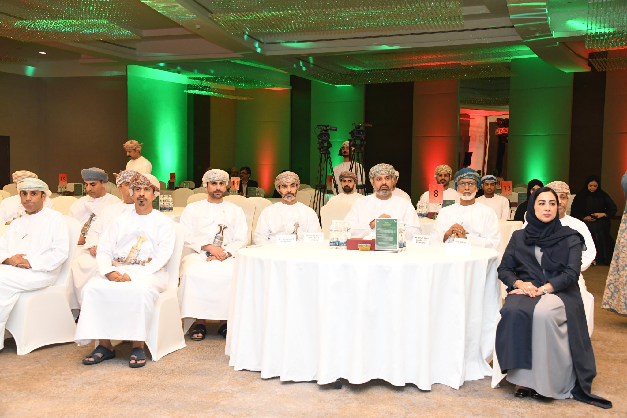 منتدى عُمان للمسؤولية الاجتماعية يناقش واقع المسؤولية الاجتماعية في سلطنة عُمان، والتحديات المرتبطة بتوحيد الجهود وتحويل المبادرات الفردية إلى برامج مؤسسية مستدامة 