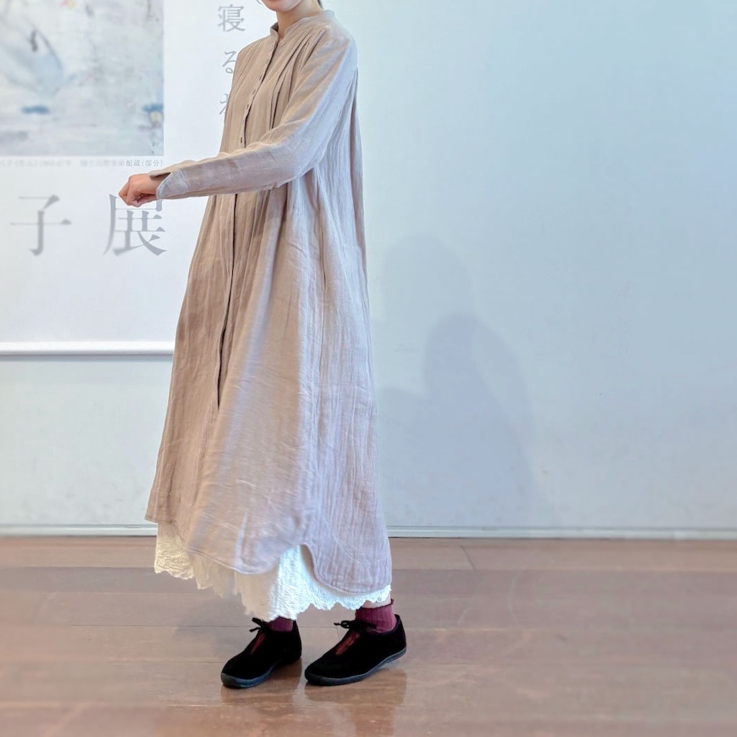 スタンドネックピンタックワンピース】 スタンドネックのすっきりと