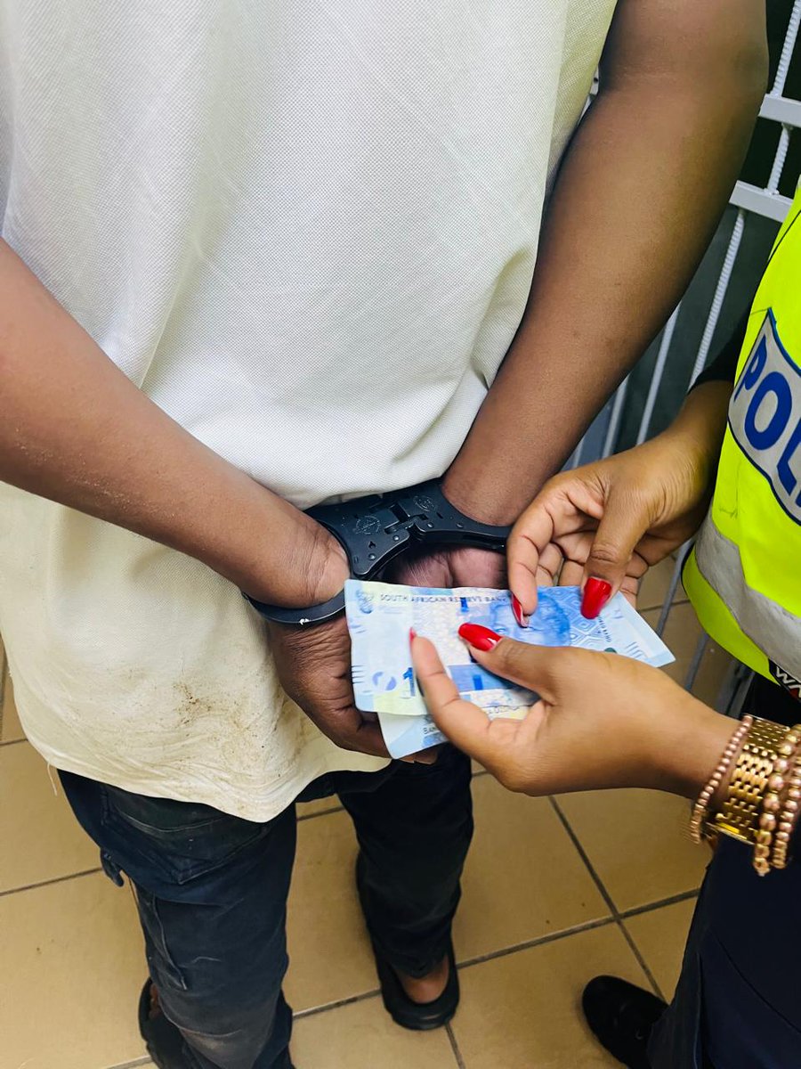 Dotransport's tweet photo. FESTIVE SEASON ROAD SAFETY CAMPAIGN 

NO TO BRIBES 

Motorists are WARNED ⛔️❗️❗️❗️

#RoadSafety
#ItBeginsWithMe https://t.co/vgB4P7J8iy