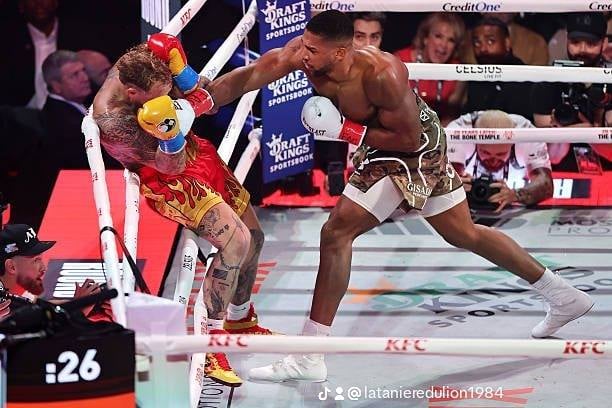 culturebene's tweet photo. ANTHONY JOSHUA REMET LES PENDULES À L’HEURE ! 🥊💥
Fin du rêve pour Jake Paul. Au 6ème round, AJ a envoyé une droite dévastatrice : KO technique et double fracture de la mâchoire pour l'Américain. 🦷
Il y a des niveaux dans ce sport. Le roi reste Joshua ! 👑

#JoshuaPaul https://t.co/b9S8lzNAqO