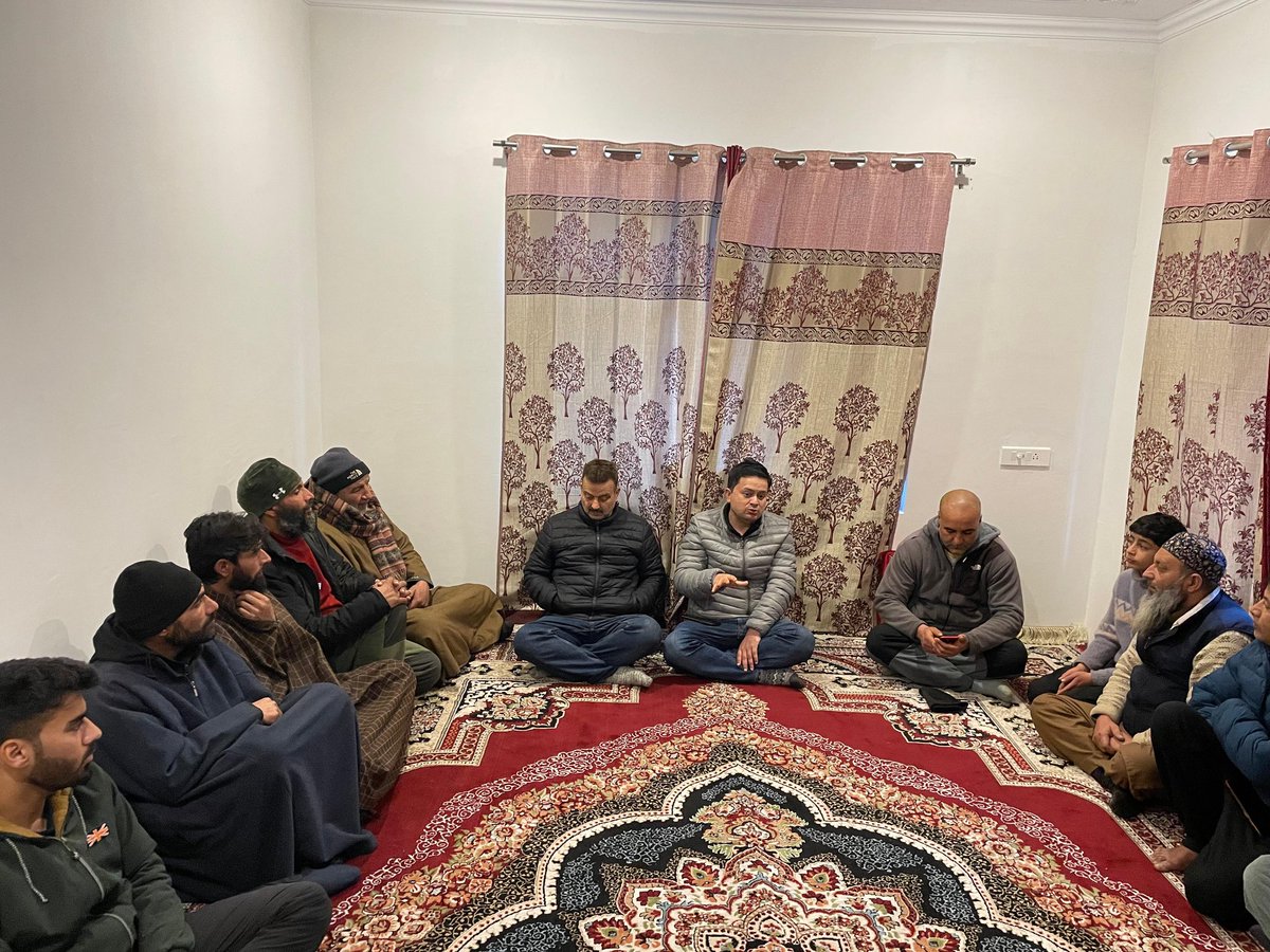 SheepDistr26375's tweet photo. Sheep Husbandry Dept Srinagar organized a Scientific Sheep Rearing &amp; Winter Management Camp at Panchayat Halqa Khonmoh A&amp; B and Panzinara A&amp; B under #SushasanSaptah – Prashashan Gaon Ki Ore". Focus areas: scientific housing hygiene, winter care, feed &amp; nutrition.
@srinagaradmin https://t.co/7sXDNR1f9U