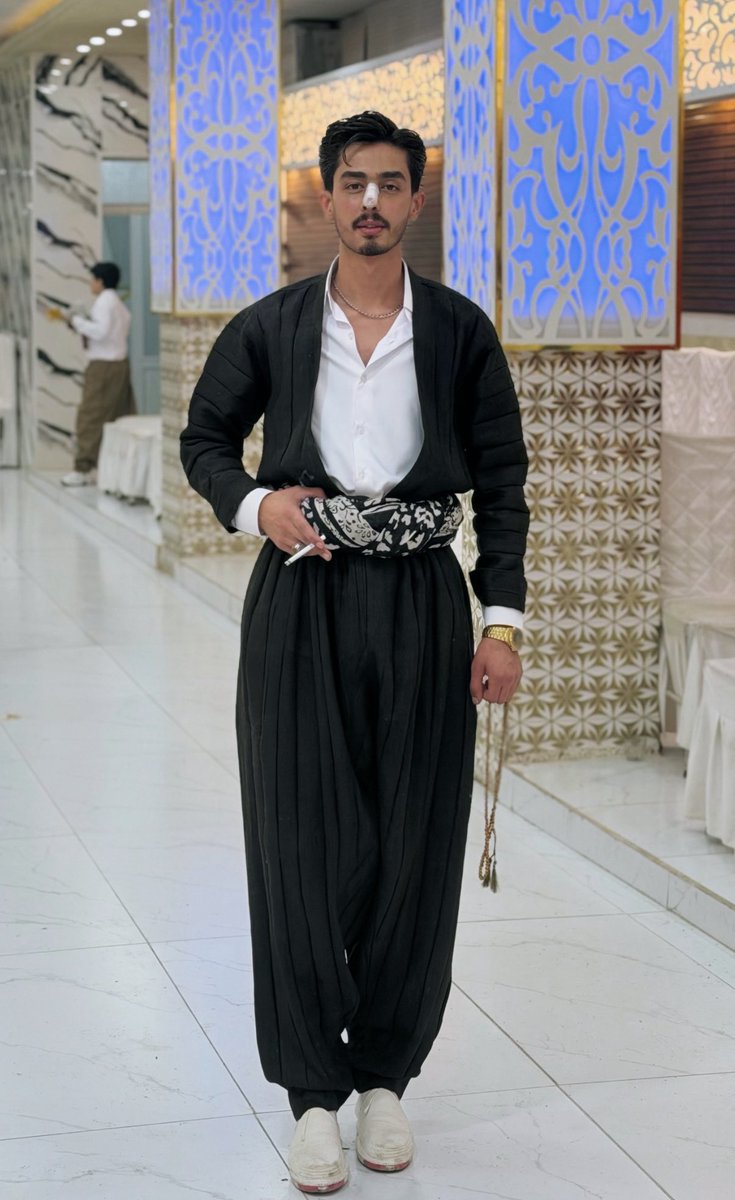 دوای ماوەیکی زۆر کووتم با ئەو وینەیە لێرەش دانێم :/