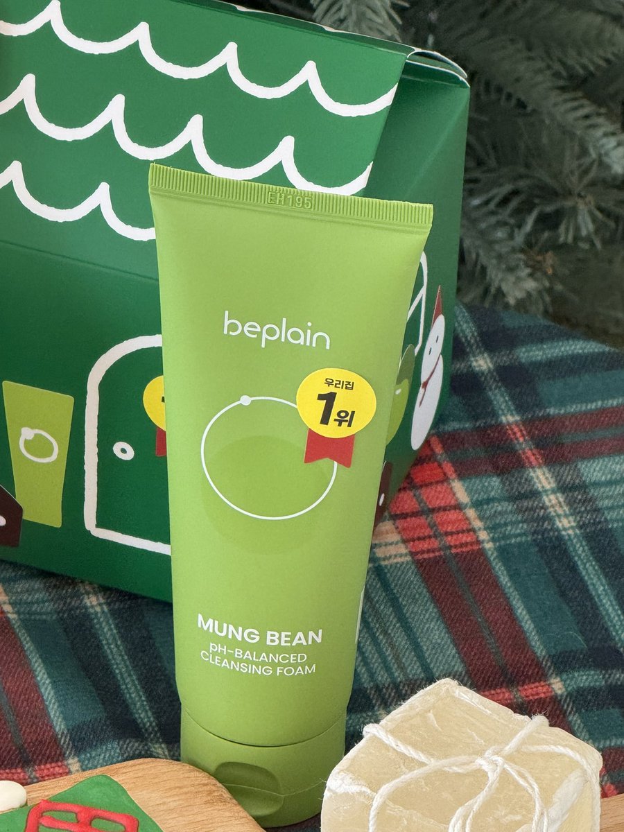 #event
비플레인 트윗지기가 크리스마스 선물 들고 왔어요!!🎄
바로 5명 중 1명은 쓴다는 
국민세안제 녹두폼!!! (내 맘속 1위..♡)

RT+팔로우 해주신 5분께 녹두폼 집키트를 드릴게요!!

 -제공제품 : 녹두폼 어워즈 기획세트가 
담긴 집모양 키트🏡
 -당첨자 발표 : 12/26(금)