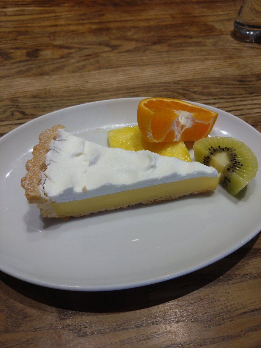 誕生日。友達にケーキを奢ってもらいました。レモン系が好き。

今年は料理を頑張った！
子供の弁当作り（7分でできるようになった）、夕食作りに精を出しました。
何も基本を知らないので、料理教室に通いたい