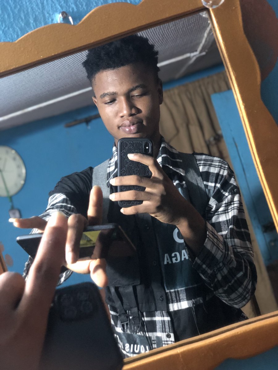 Make una trend this one too 😔🙏
Ps: I borrowed the iPhone