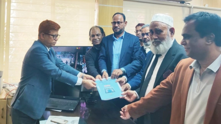 টাঙ্গাইলে ভোটের ময়দানে আপন দুই ভাই; পিন্টু ও টুকু একসঙ্গে নিলেন মনোনয়নপত্র