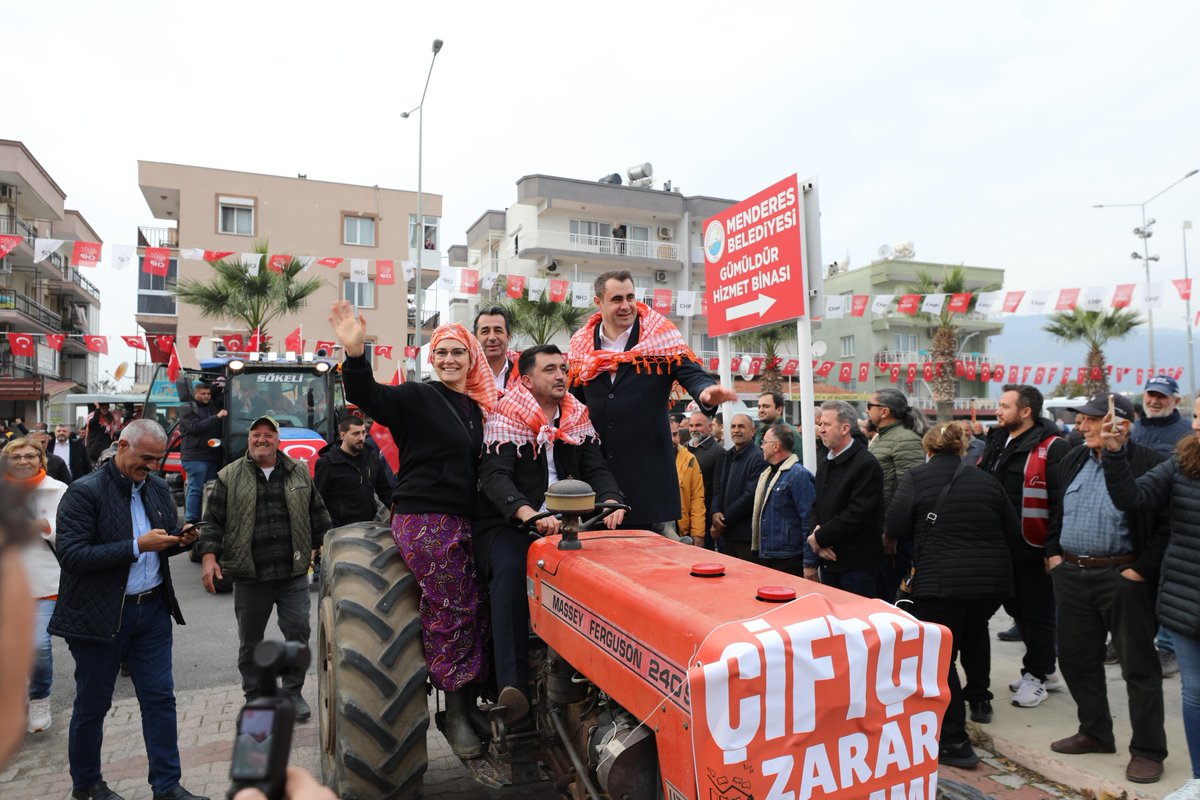Avrupa’dan İzmir’e çiftçi isyanı: Üretici darda, holdingler kârda!

✏️NURCAN ETİK /YENİGÜN

📌Emeğinin karşılığını alamayan mandalina üreticileri bu kez de Gümüldür’de “zarar ediyoruz” diyerek traktörlerle sokağa döküldü. Uzmanlar, çiftçilerin Avrupa’daki çiftçi mücadelelerinden