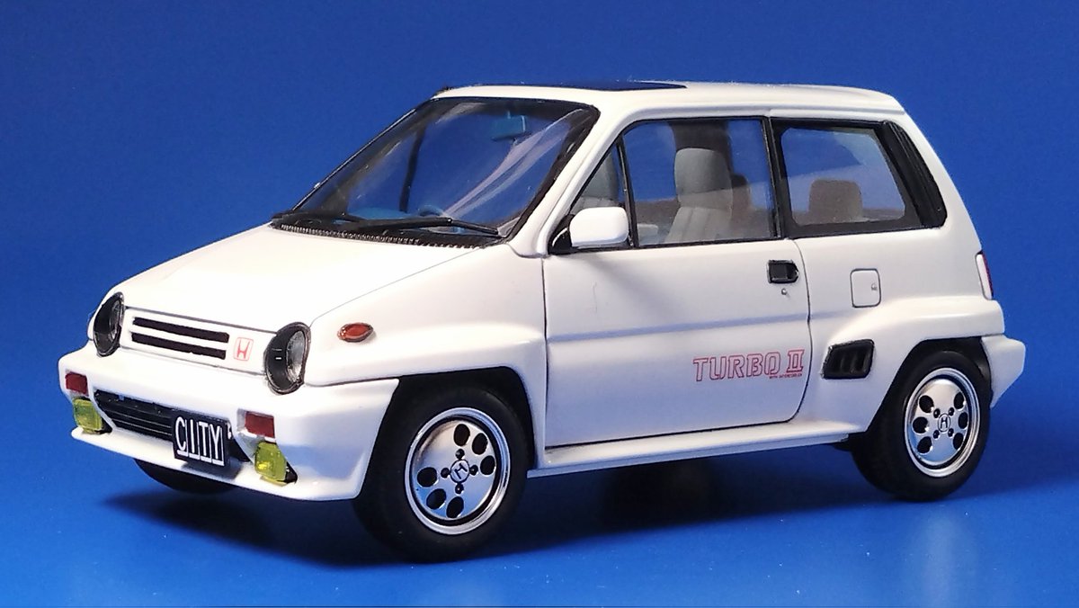 yos_kaw's tweet image. 先日完成したタミヤのシティターボII、きちんと撮影しました。ターボと同じく多く弄ってはいませんが、モールド処理だったフロントバンパーウインカーやフォグランプ、サイドマーカー、バックランプをUVクリアレジンで透明化しています。
